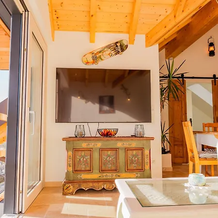 Schoene Mit Bergblick